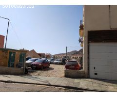 PISO A LA VENTA EN ALMERIA CON ASCENSOR Y 4 HABITACIONES