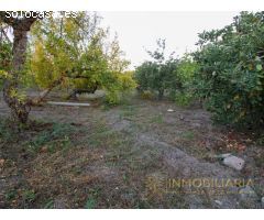 Se vende parcela con pequeña casa por Cortijo Benítez