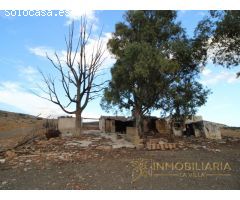 EXTENSA FINCA CON RUINA Y POSIBILIDADES DE CONSTRUCION
