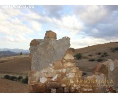 EXTENSA FINCA CON RUINA Y POSIBILIDADES DE CONSTRUCION