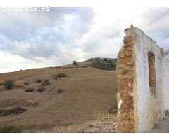 EXTENSA FINCA CON RUINA Y POSIBILIDADES DE CONSTRUCION