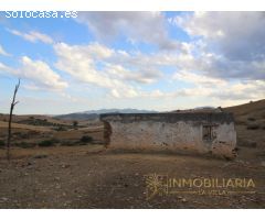 EXTENSA FINCA CON RUINA Y POSIBILIDADES DE CONSTRUCION