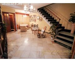 Se vende casa muy espaciosa en el centro de Coín