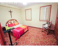 Se vende casa muy espaciosa en el centro de Coín