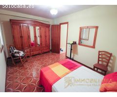 Se vende casa muy espaciosa en el centro de Coín