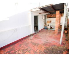 Se vende casa con local comercial en el centro de Tolox para reformar