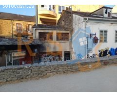 Casa adosada para reformar o restaurar para hogar al lado de la muralla de Lugo