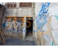 Casa adosada para reformar o restaurar para hogar al lado de la muralla de Lugo