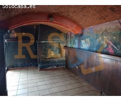 Casa adosada para reformar o restaurar para hogar al lado de la muralla de Lugo