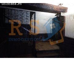 Casa adosada para reformar o restaurar para hogar al lado de la muralla de Lugo