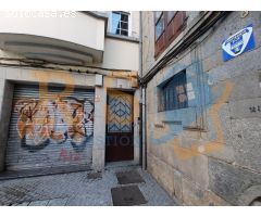 Casa adosada para reformar o restaurar para hogar al lado de la muralla de Lugo