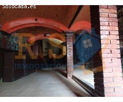 Casa adosada para reformar o restaurar para hogar al lado de la muralla de Lugo