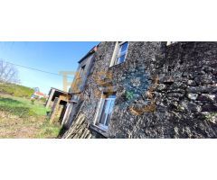 Tu Refugio Perfecto Casa de Piedra con Potencial y Comodidades