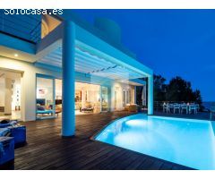 Impresionante villa de lujo, entorno privilegiado y 3 piscinas ET-0848-E