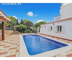 Chalet mediterráneo con piscina en Binisafua