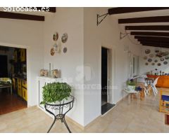 Chalet mediterráneo con piscina en Binisafua