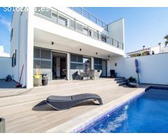 Moderno chalet con vistas al mar en Addaia