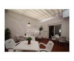 Casa y local en planta baja en Es Castell