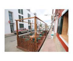 Casa y local en planta baja en Es Castell