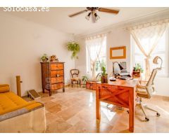 Preciosa casa unifamiliar con garaje, jardín y terrazas en Mahón