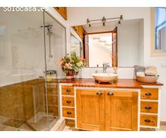 Preciosa casa unifamiliar con garaje, jardín y terrazas en Mahón
