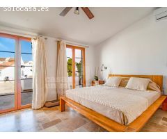 Preciosa casa unifamiliar con garaje, jardín y terrazas en Mahón