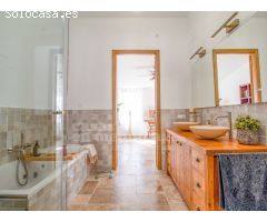 Preciosa casa unifamiliar con garaje, jardín y terrazas en Mahón