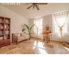 Preciosa casa unifamiliar con garaje, jardín y terrazas en Mahón