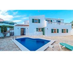 Chalet con piscina y garaje en Son Vilar