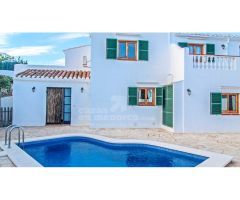 Chalet con piscina y garaje en Son Vilar