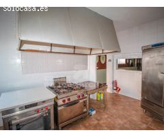 Casa y local comercial en Alaior