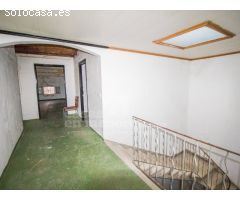 Casa y local comercial en Alaior