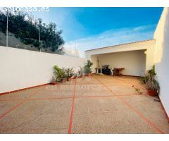 Casa de 3 plantas con patio en Ciutadella