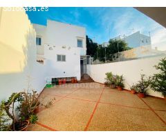 Casa de 3 plantas con patio en Ciutadella
