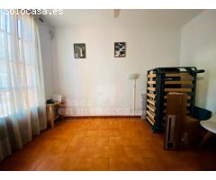 Casa de 3 plantas con patio en Ciutadella