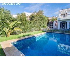 Chalet con piscina y vistas al mar en Son Bou