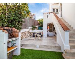 Chalet con piscina y vistas al mar en Son Bou