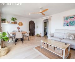 Chalet con piscina y vistas al mar en Son Bou