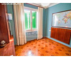Casa con garaje y jardín en Mahón