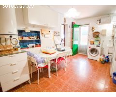 Casa con garaje y jardín en Mahón