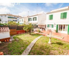 Casa con garaje y jardín en Mahón