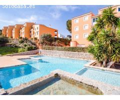 Apartamento con licencia y piscina en Son Bou