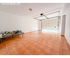 Casa con garaje y piscina en Es Castell