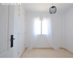 Estamos felices de presentaros este precioso ático en Fuengirola, situado en la