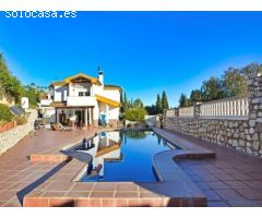 Villa independiente en el Coto con piscina privada