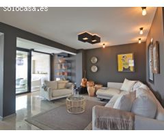 Ático exclusivo con estudio independiente y espectaculares vistas al mar -
