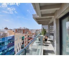 Ático exclusivo con estudio independiente y espectaculares vistas al mar -
