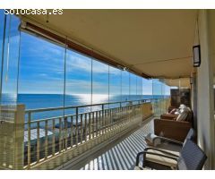 Ático exclusivo con estudio independiente y espectaculares vistas al mar -