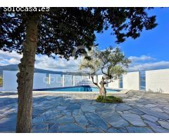 Casa con vistas al mar, piscinas y 6.270 m2 de parcela en El Port de la Selva