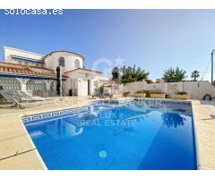 Casa con piscina, terraza y garaje en Empuriabrava, Costa Brava